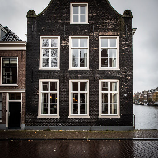 18e-eeuws koopmanshuis Dordrecht Voorstraat met nieuwe witte kunststof kozijnen